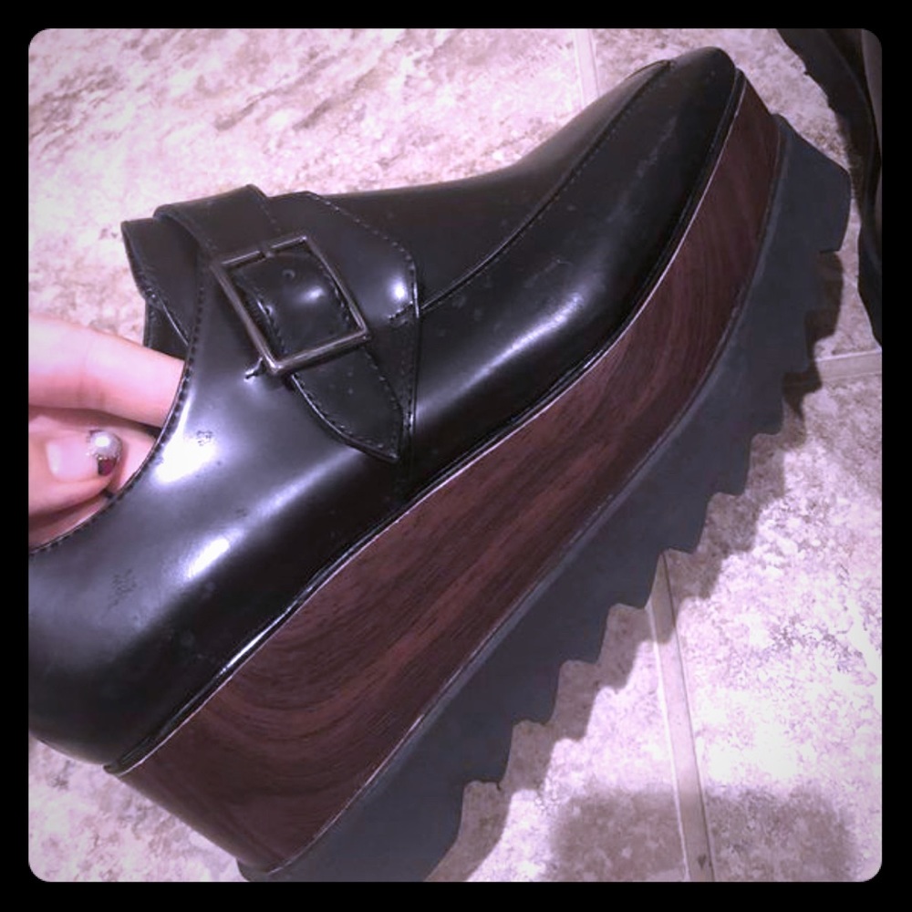 Black leather shoes size 7